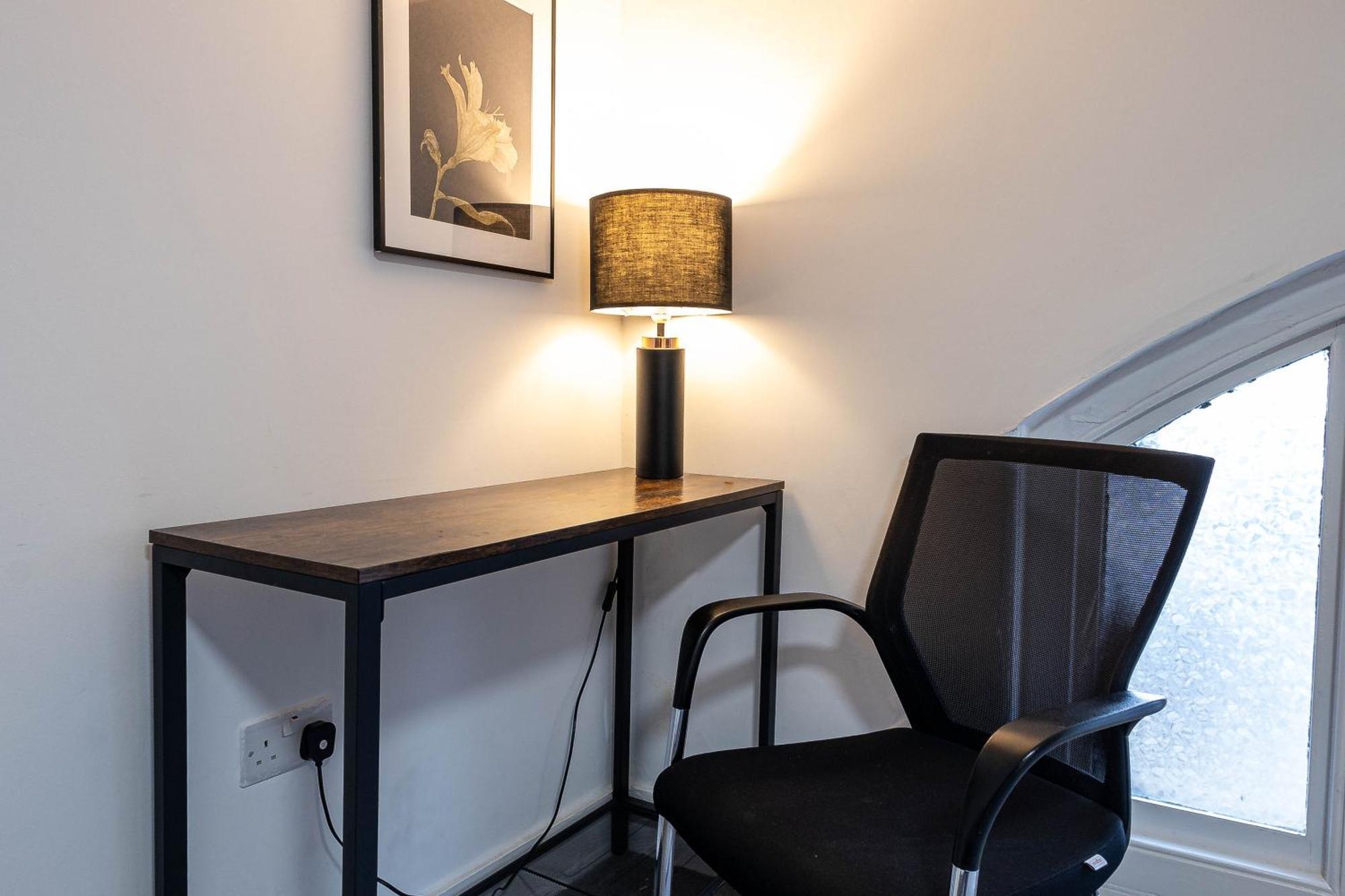 Deluxe Urban Retreat With City Views Studio And One Bedroom Near Camden By Belvilla Lägenhet