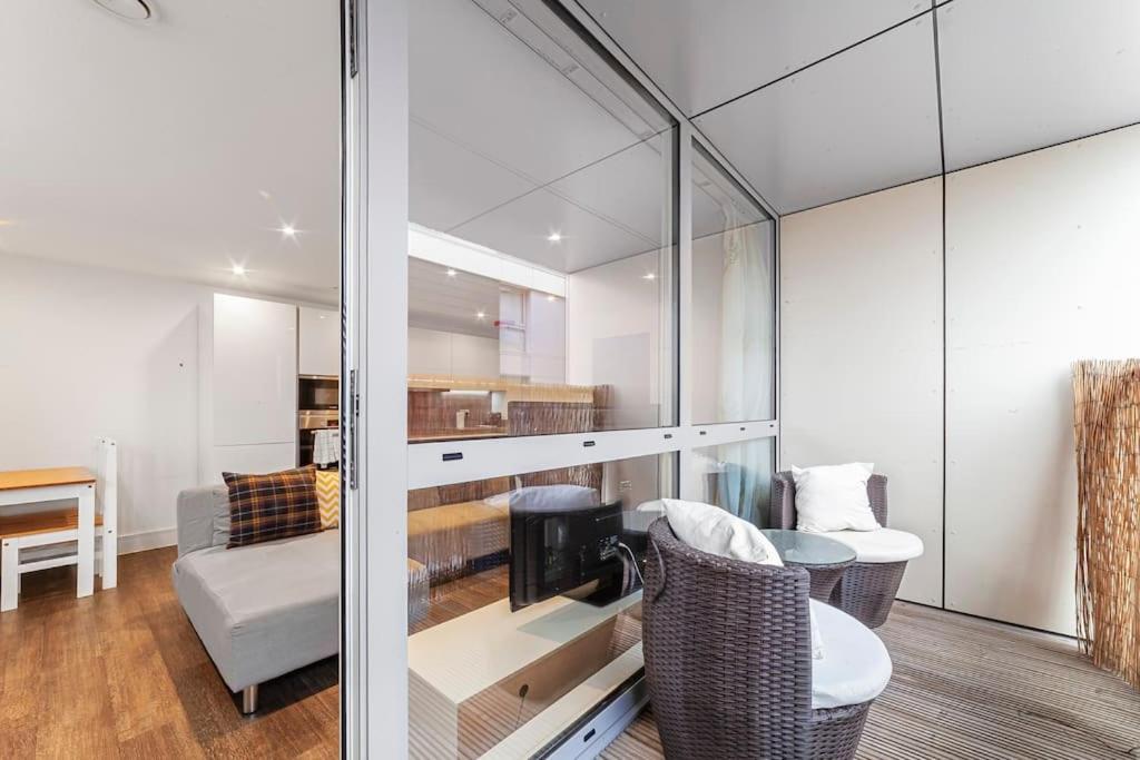 Charming & Large 1-bedroom In The Heart Of * London