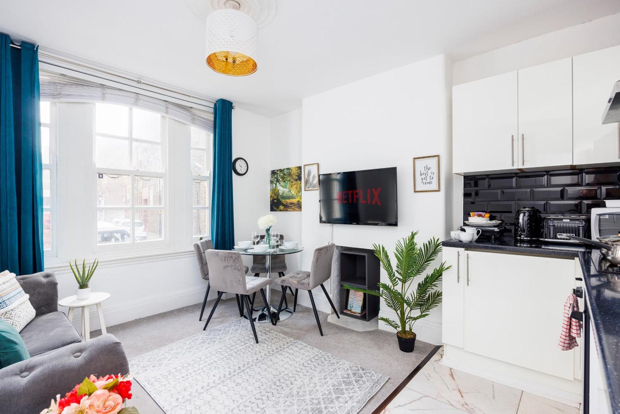 Bridge 2 Bed - Sleeps 3 *