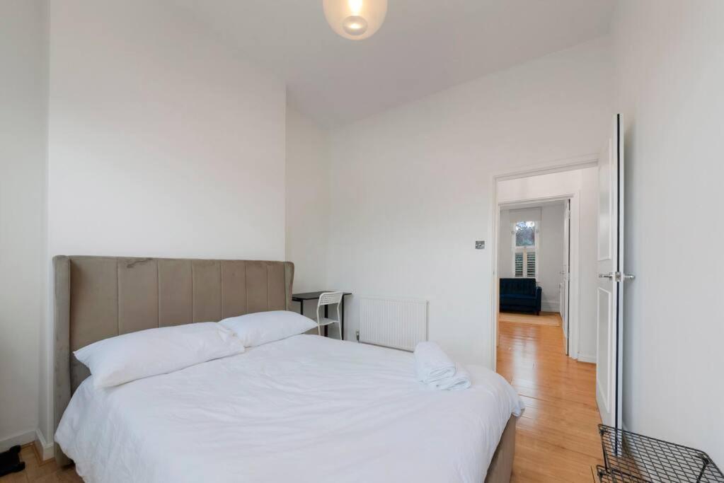 Stunning 1-bed Flat In 20 Mins From Appartement Londres