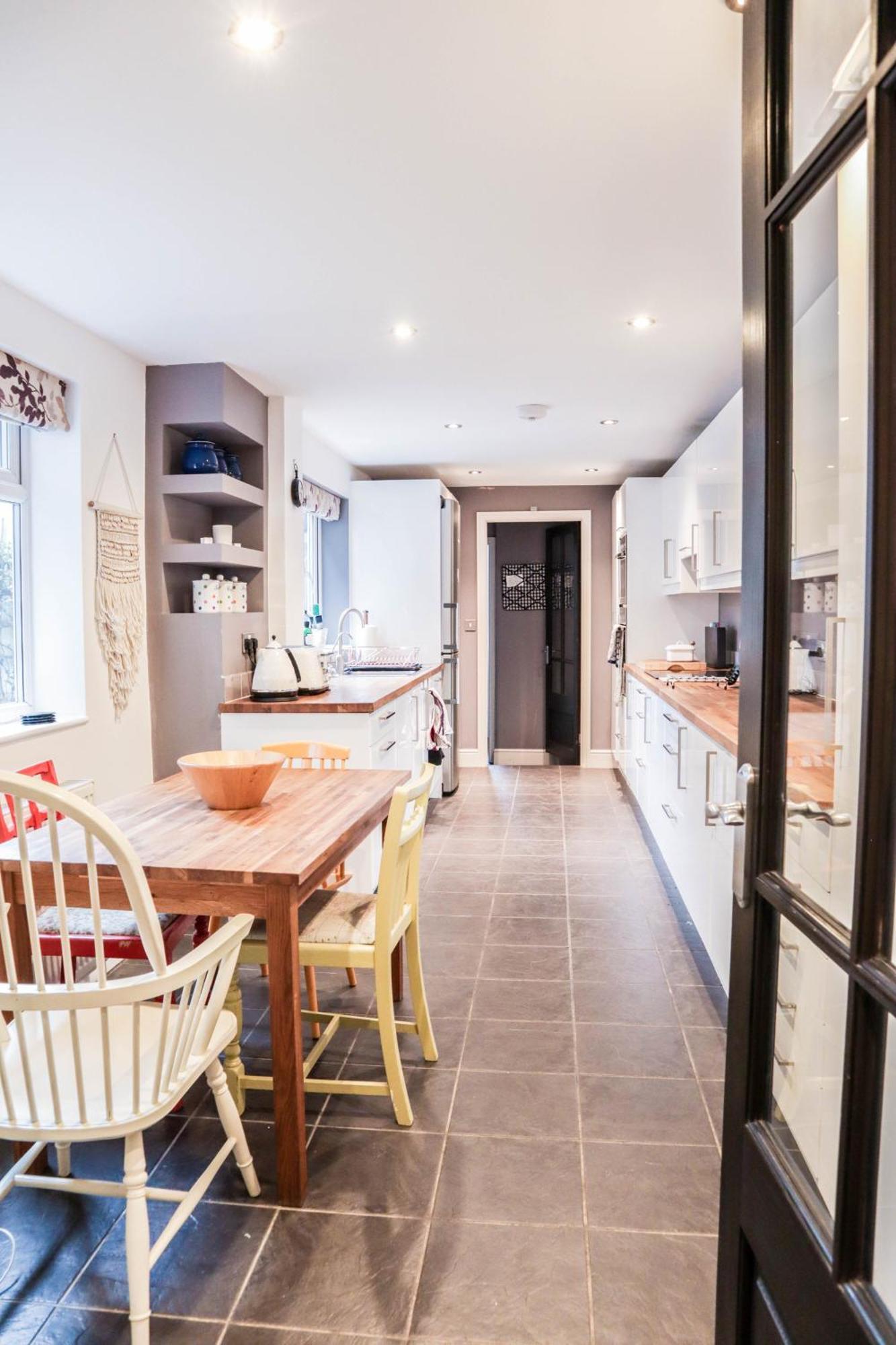 Chic 3-bedroom Family Retreat In Stratford, Fast Internet And Near Shops * London