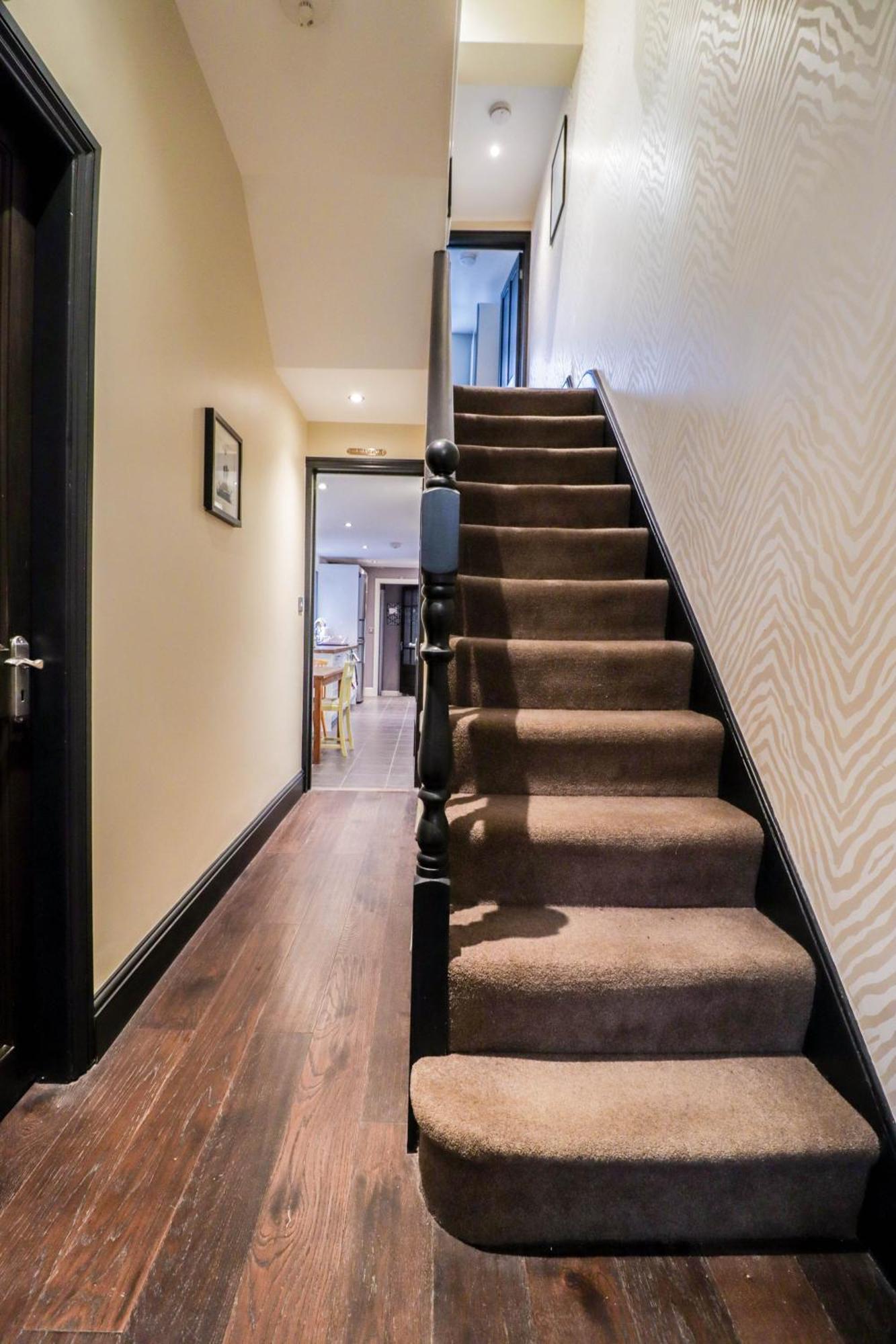Holiday home Chic 3-bedroom Family Retreat In Stratford, Fast Internet And Near Shops *