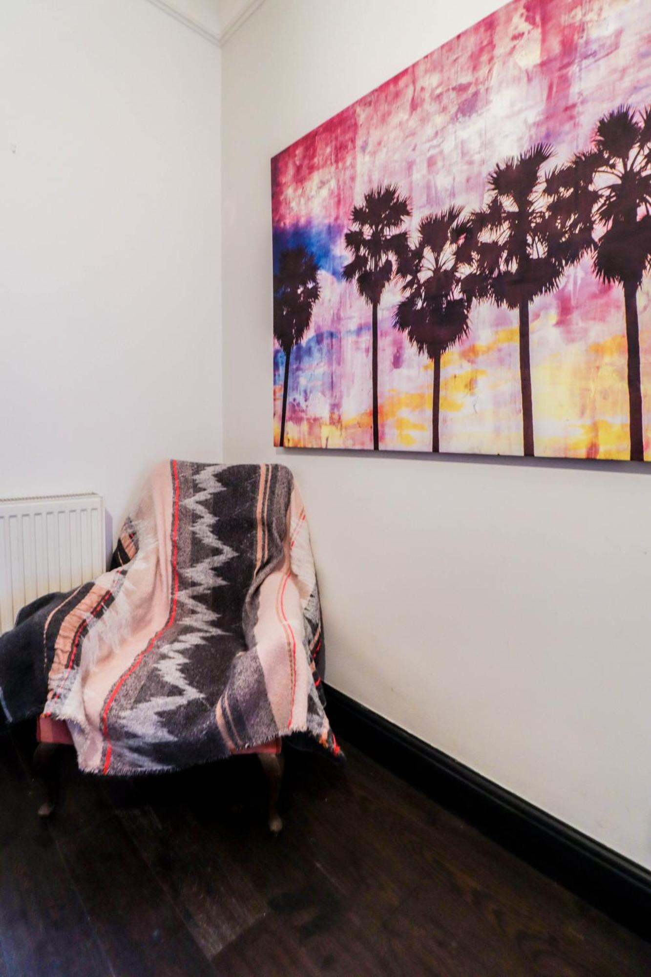 Chic 3-bedroom Family Retreat In Stratford, Fast Internet And Near Shops *