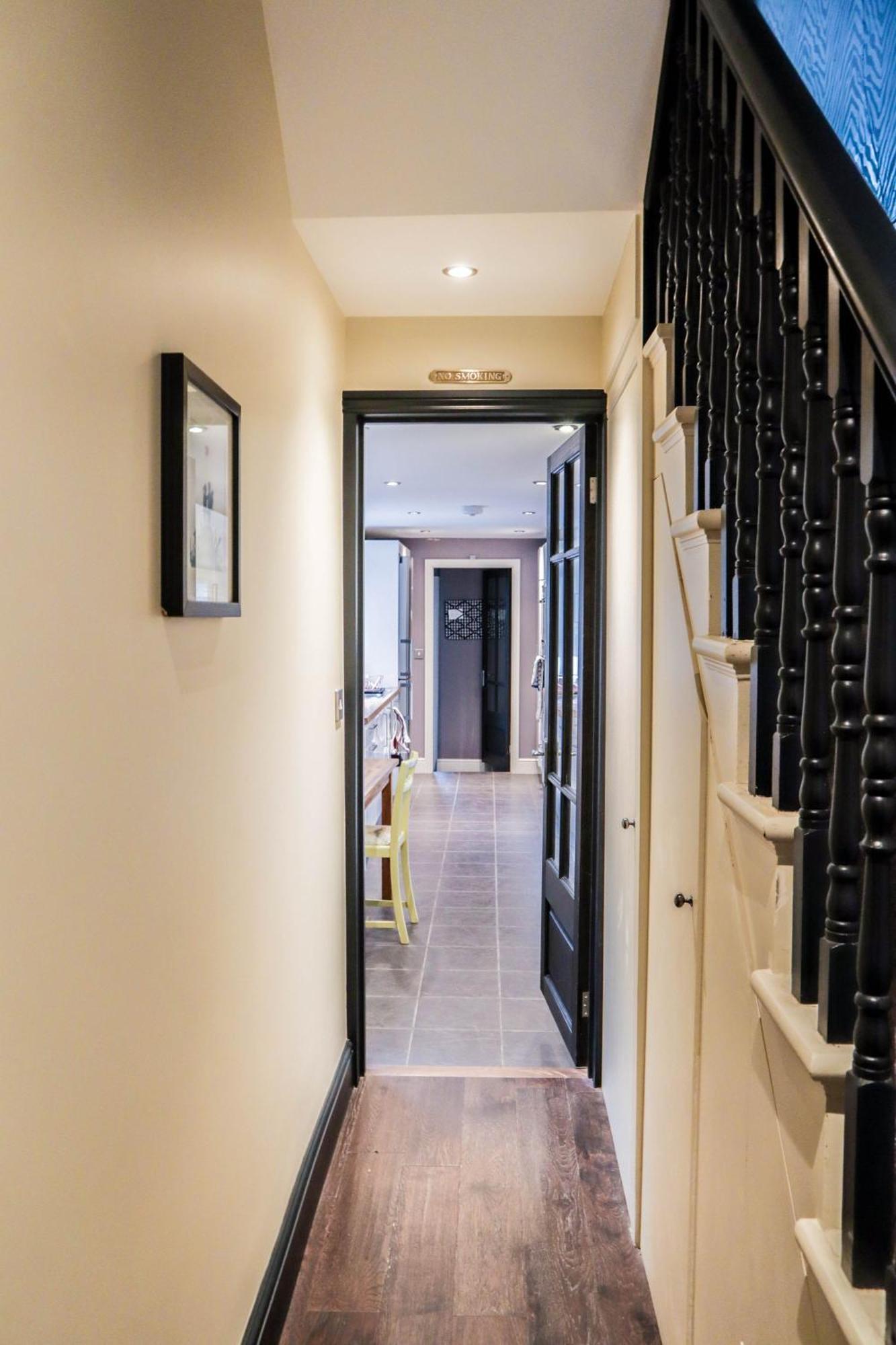 Chic 3-bedroom Family Retreat In Stratford, Fast Internet And Near Shops