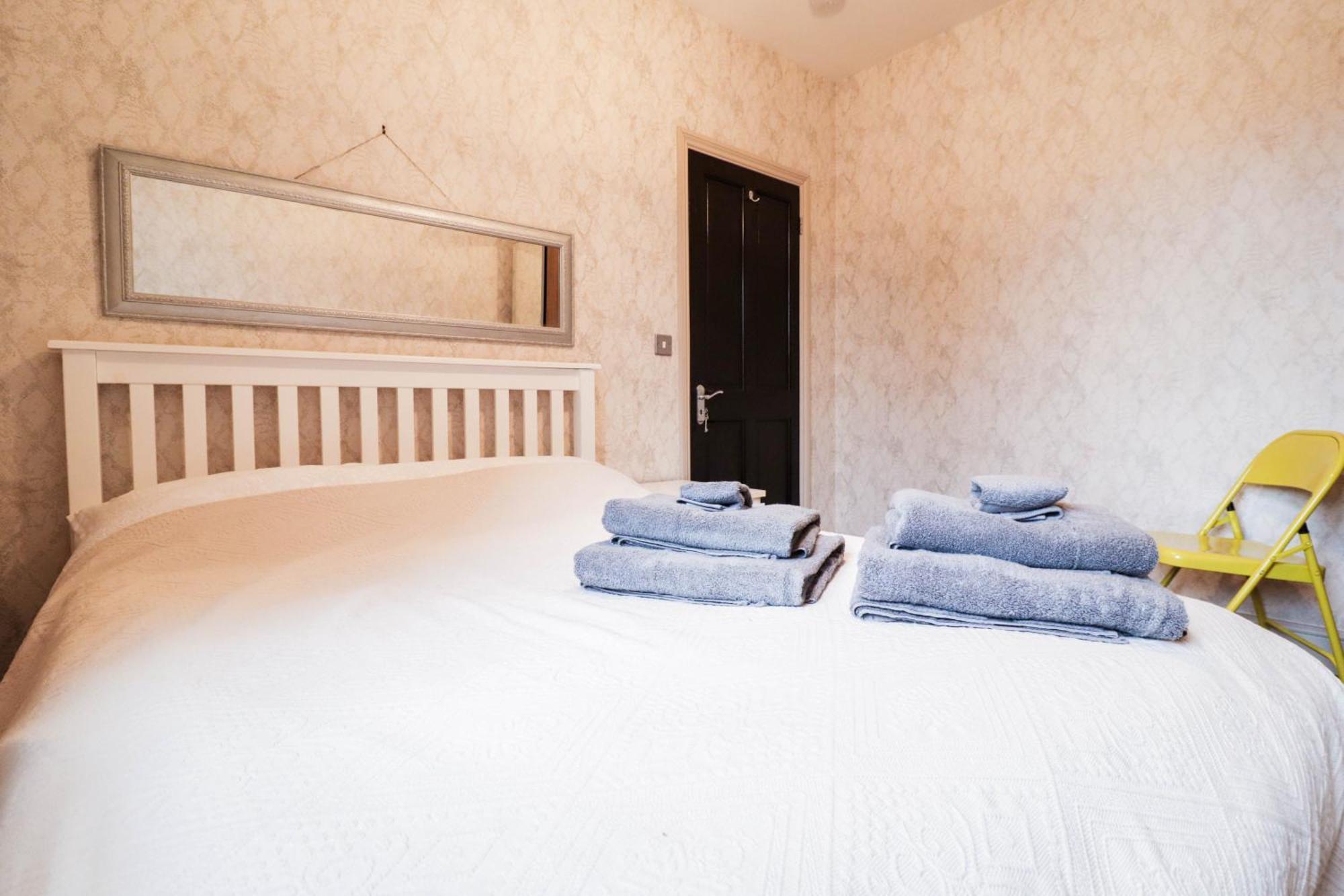 Chic 3-bedroom Family Retreat In Stratford, Fast Internet And Near Shops Holiday home