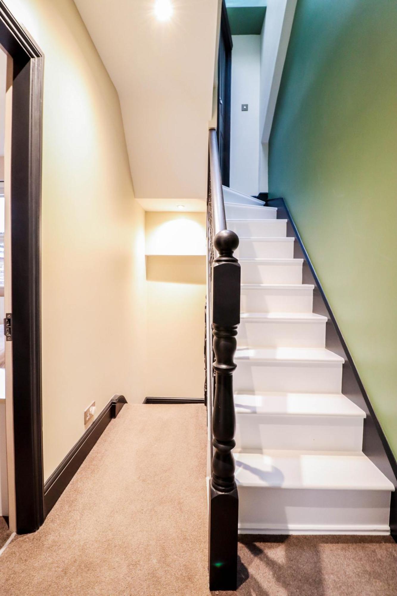 Chic 3-bedroom Family Retreat In Stratford, Fast Internet And Near Shops *