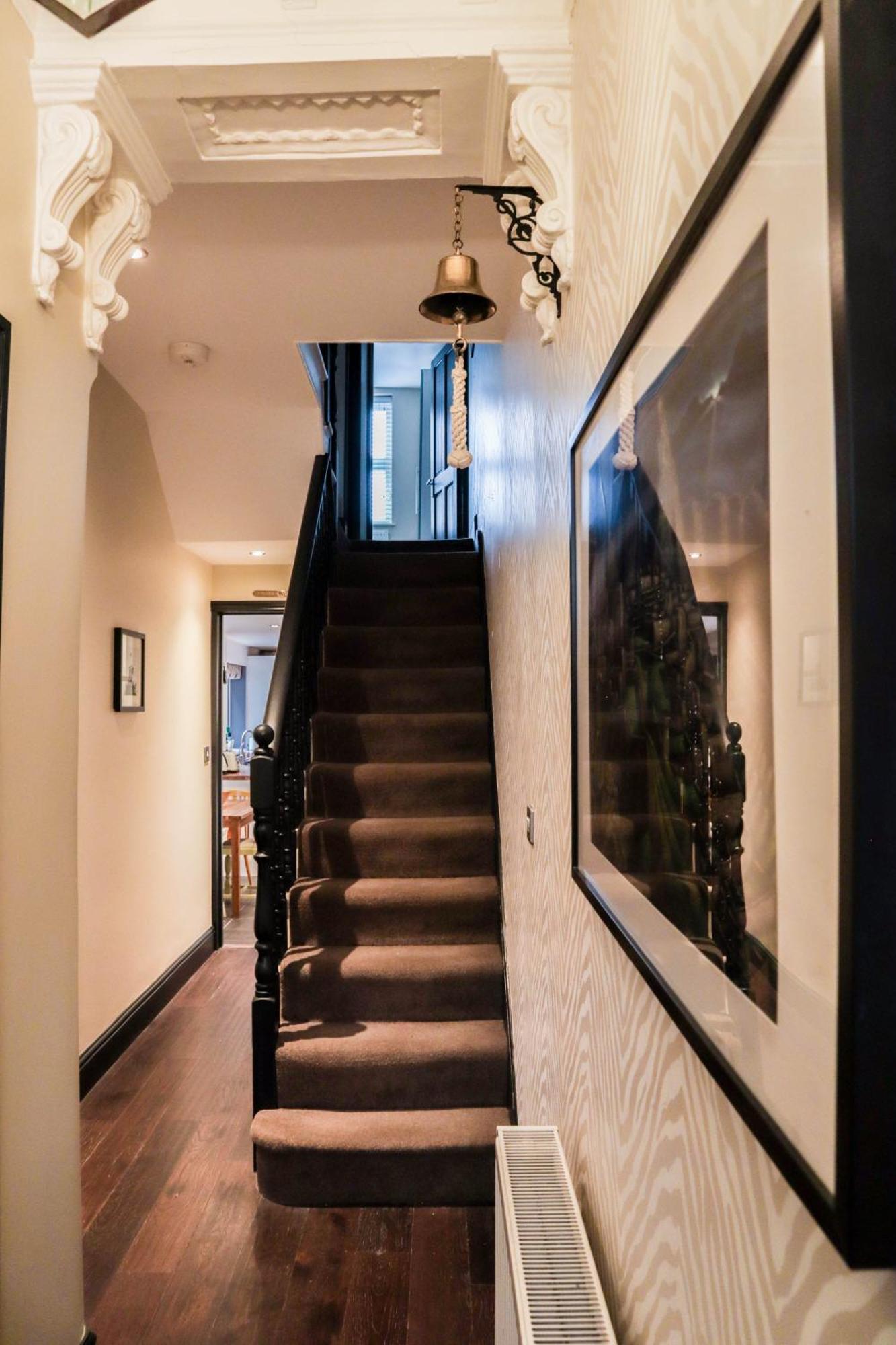 Chic 3-bedroom Family Retreat In Stratford, Fast Internet And Near Shops *