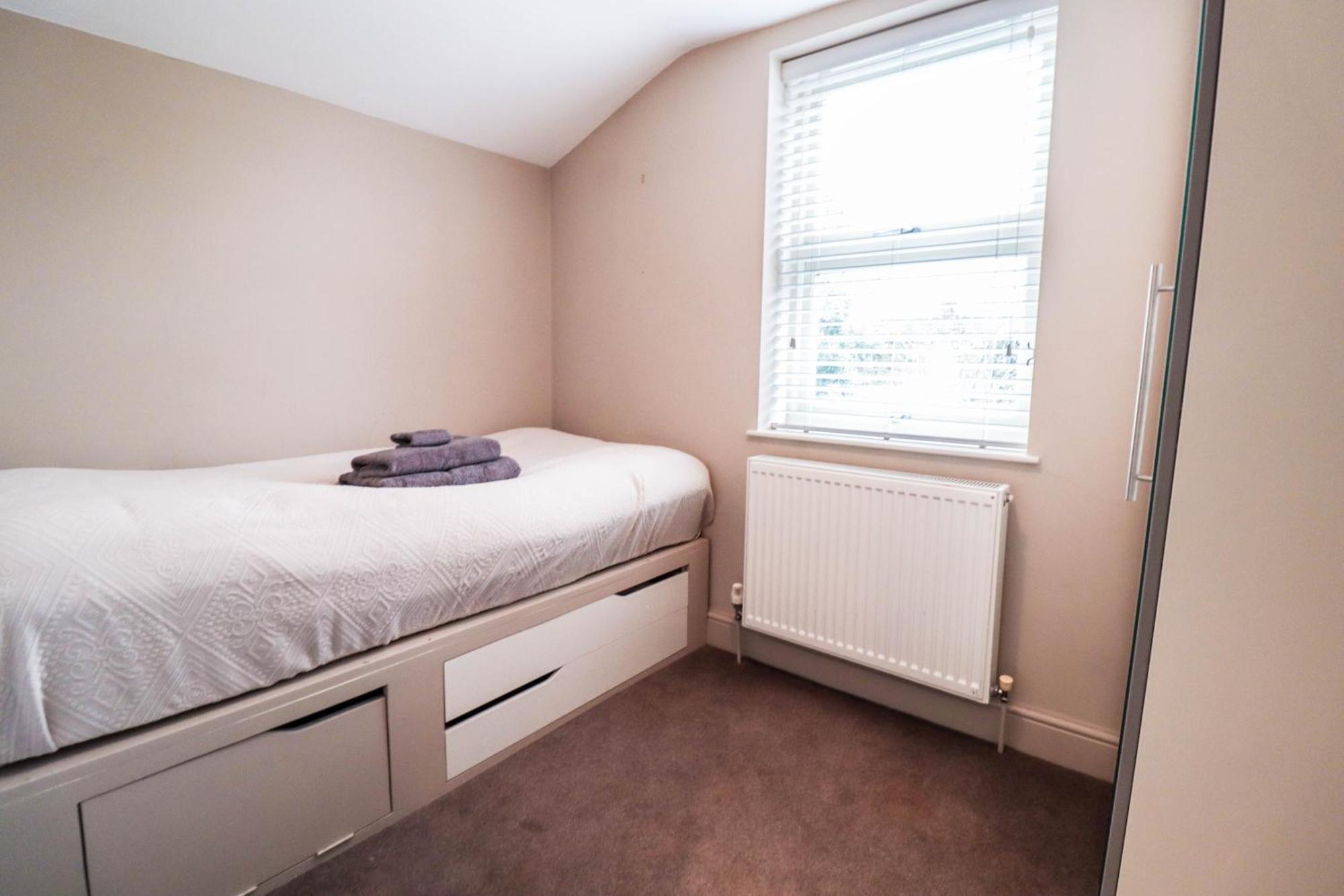 Casa vacanze Chic 3-bedroom Family Retreat In Stratford, Fast Internet And Near Shops *