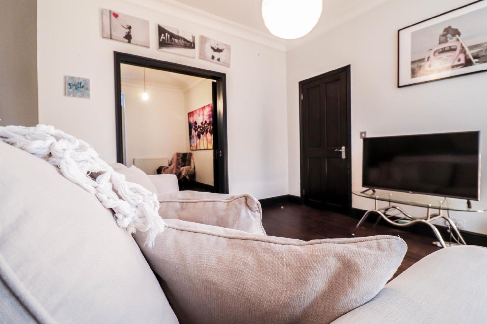 Holiday home Chic 3-bedroom Family Retreat In Stratford, Fast Internet And Near Shops
