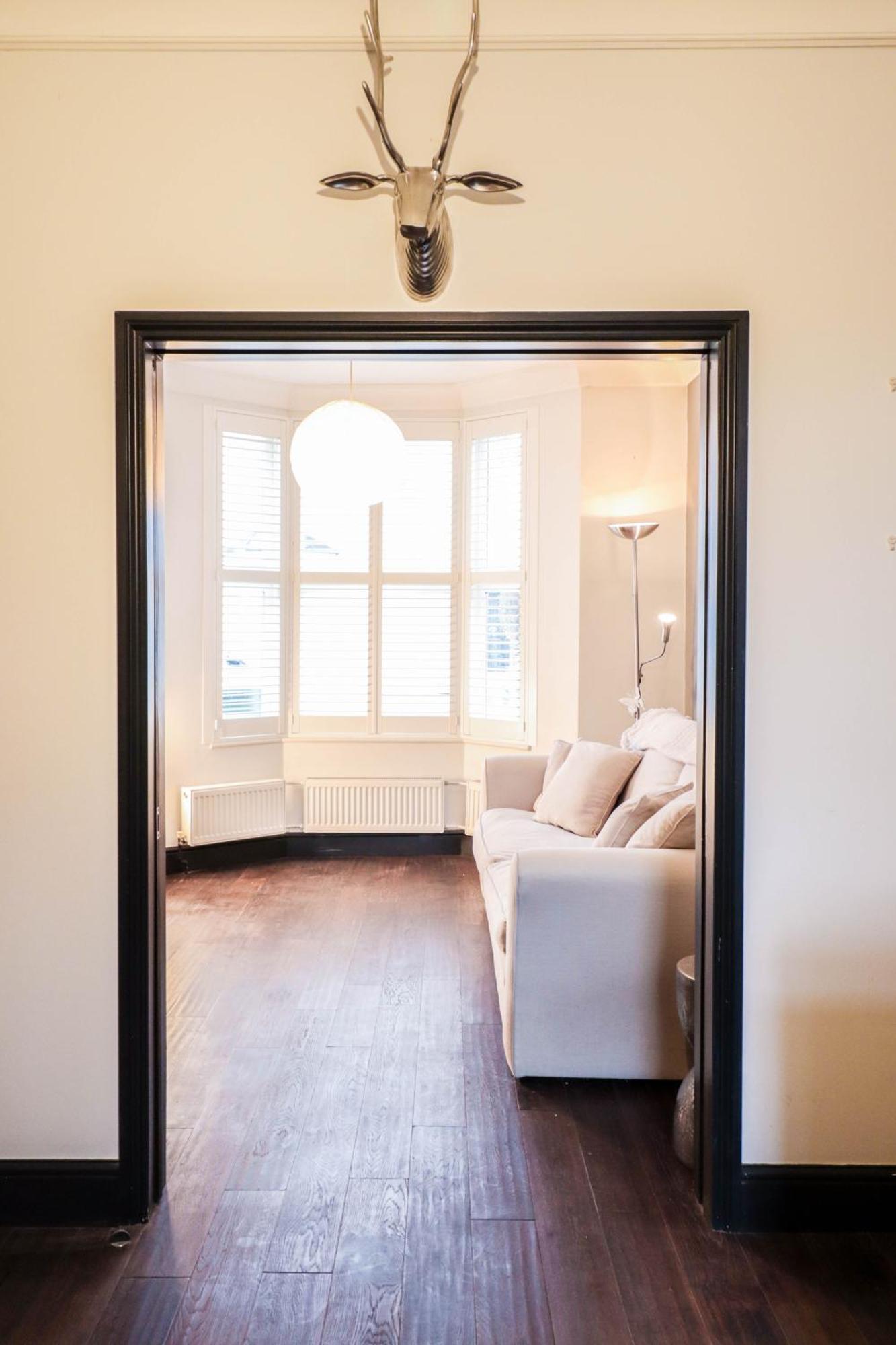 Chic 3-bedroom Family Retreat In Stratford, Fast Internet And Near Shops Casa vacanze