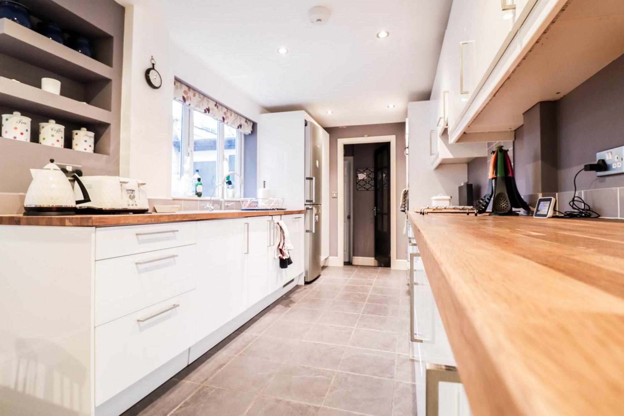 Chic 3-bedroom Family Retreat In Stratford, Fast Internet And Near Shops Casa vacanze *