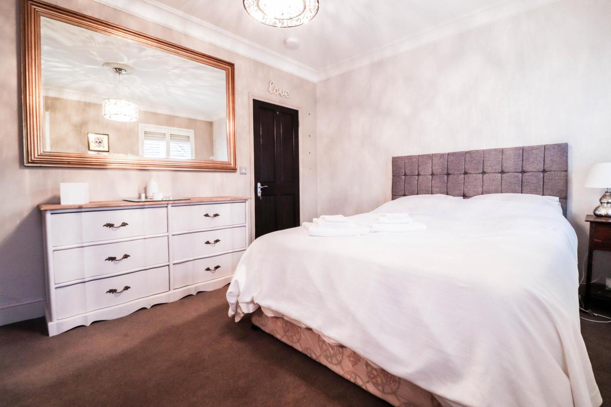 Casa vacanze Chic 3-bedroom Family Retreat In Stratford, Fast Internet And Near Shops *