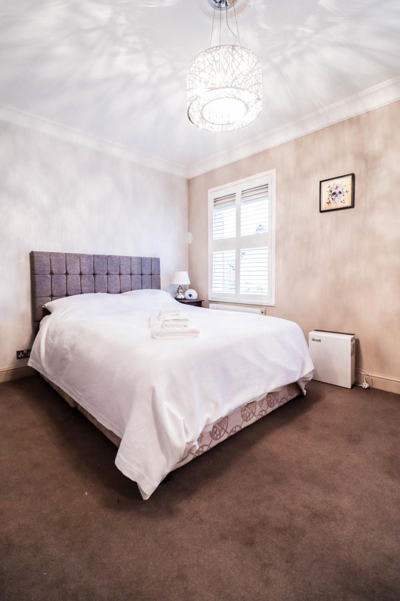 Holiday home Chic 3-bedroom Family Retreat In Stratford, Fast Internet And Near Shops