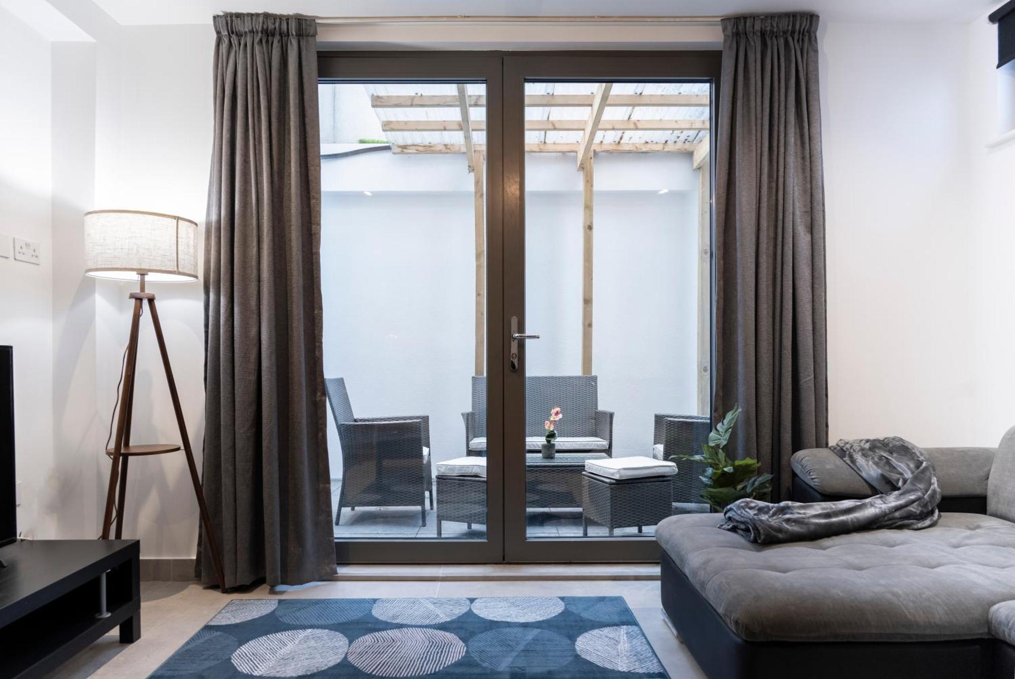 Apartment Newly Furnished W/ Patios - Hampstead Heath