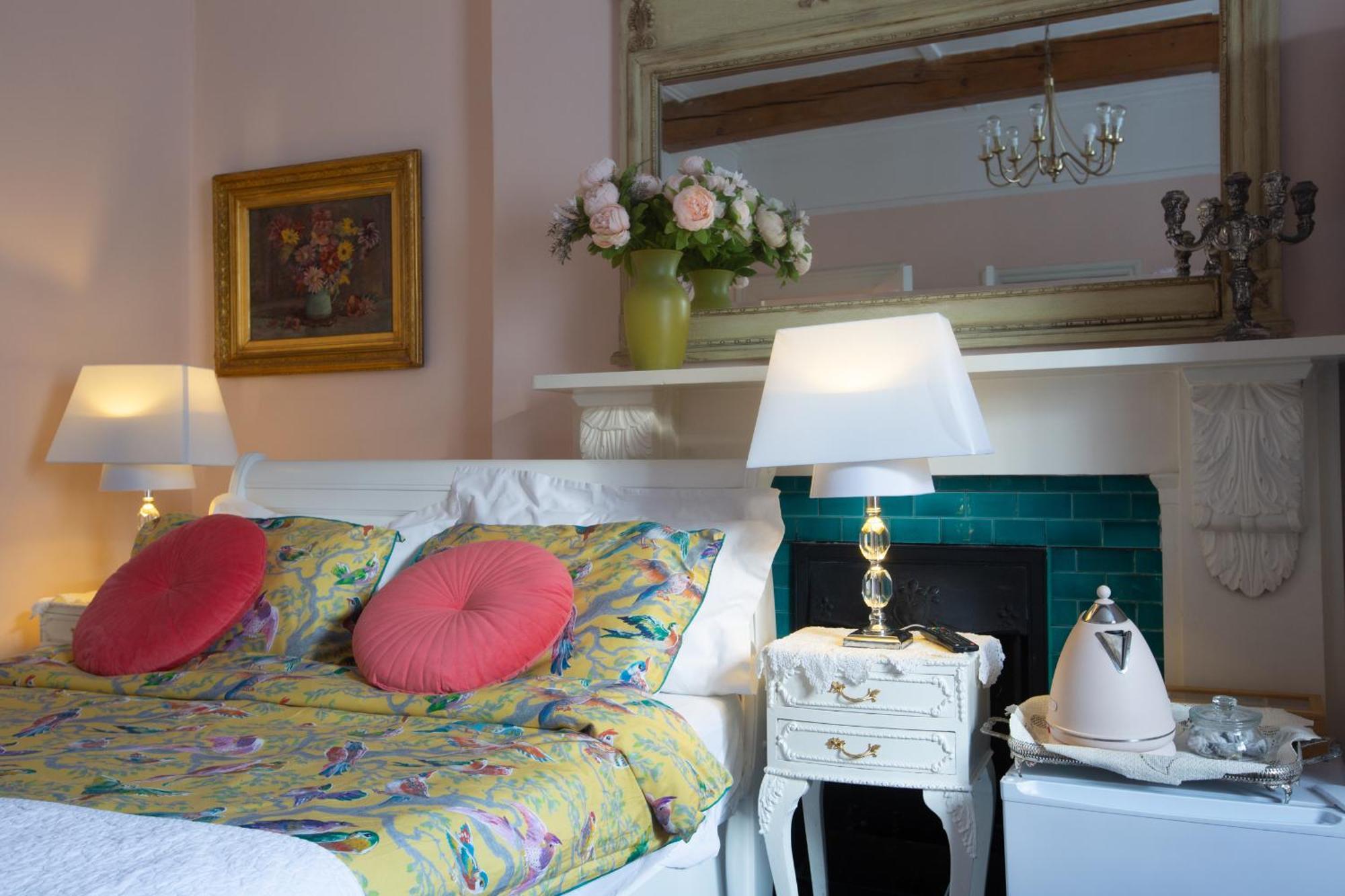 Dawson Place, Juliette's