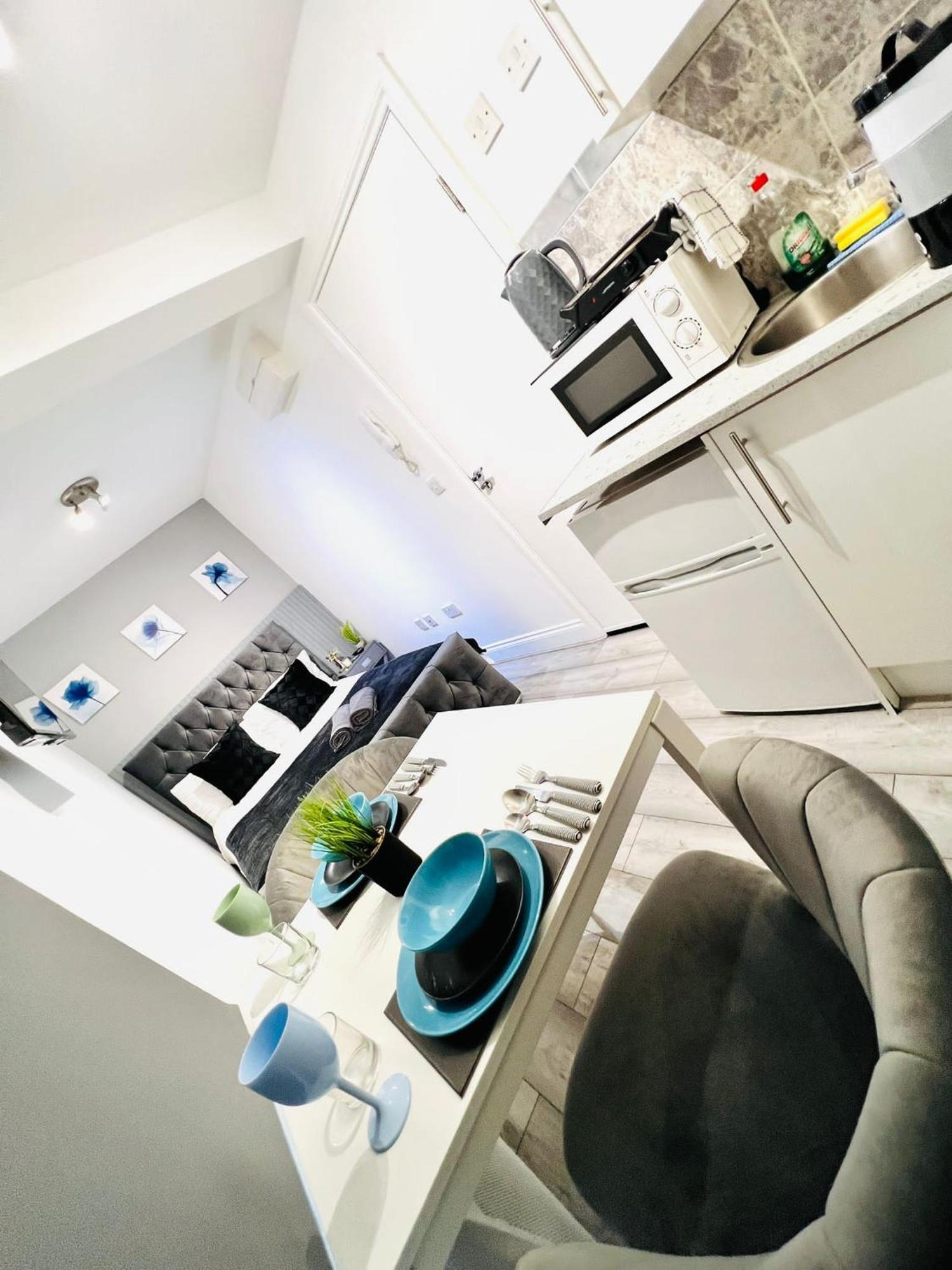 In Location Apartment London