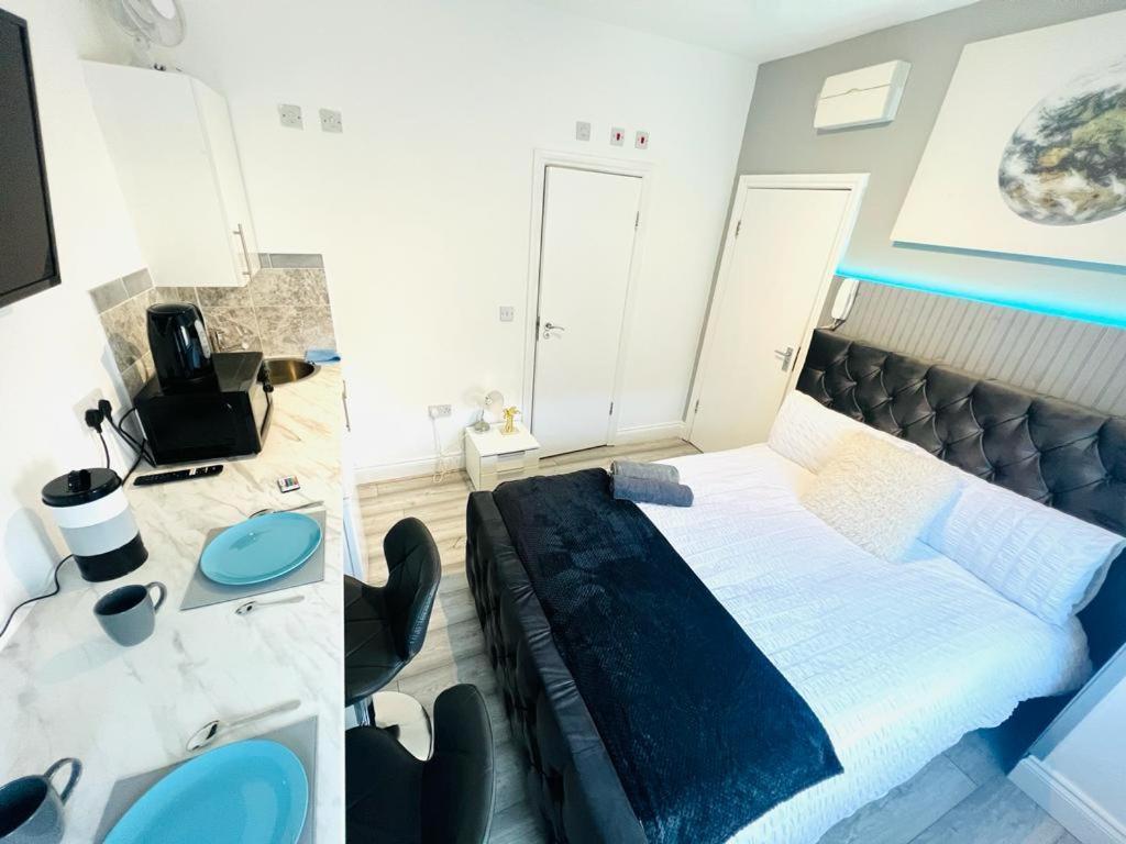 In Location Apartment London