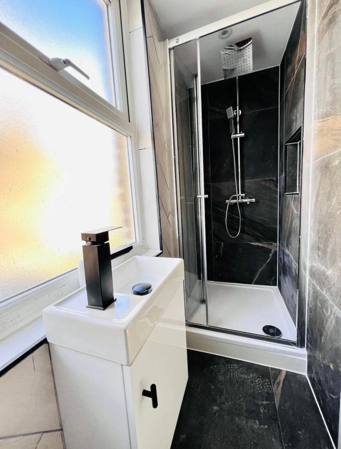 43 Ensuite Look Like Locations * Londra