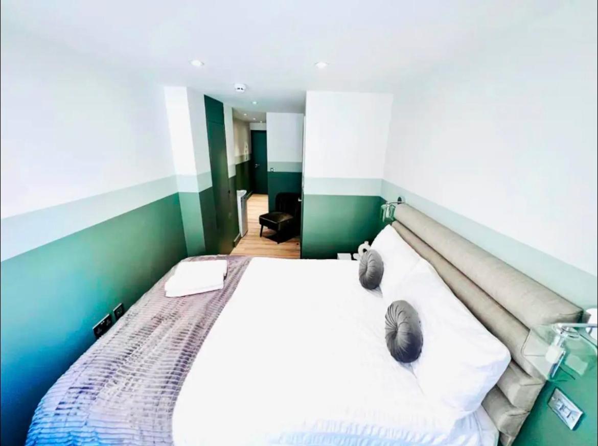 43 Ensuite Look Like Locations