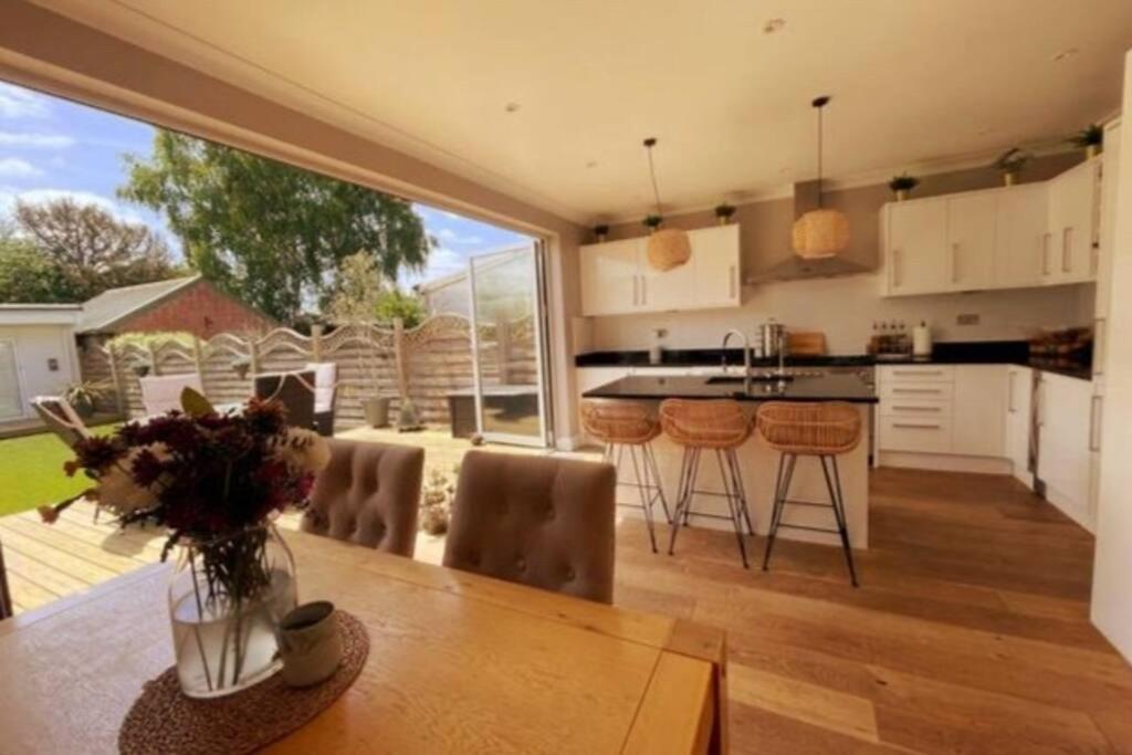 Vakantiehuis Luxury 4 Bed 2 Bath House With Garden Near Wimbledon