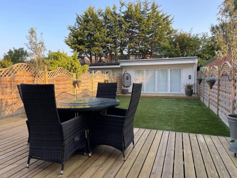 Luxury 4 Bed 2 Bath House With Garden Near Wimbledon Londen