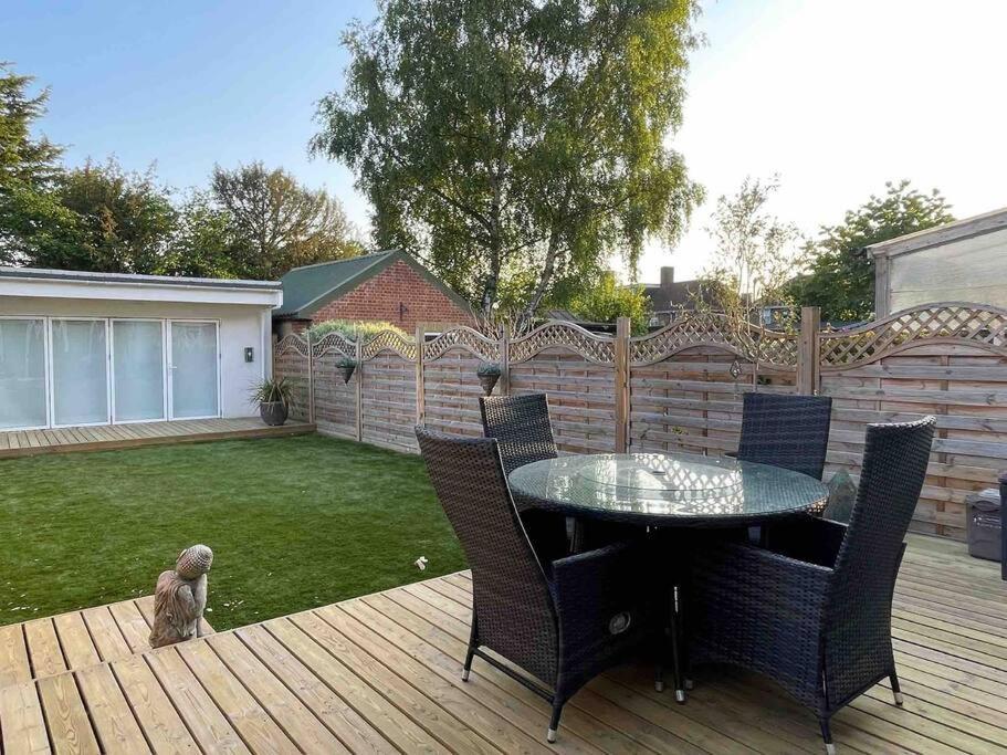 Vakantiehuis Luxury 4 Bed 2 Bath House With Garden Near Wimbledon *