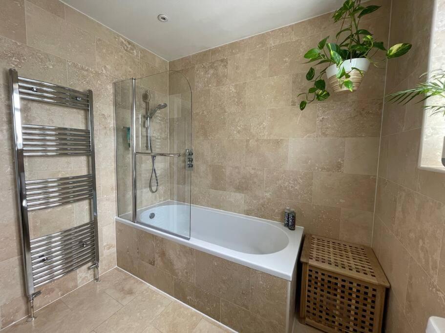Vakantiehuis Luxury 4 Bed 2 Bath House With Garden Near Wimbledon Londen