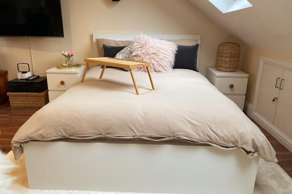 Luxury 4 Bed 2 Bath House With Garden Near Wimbledon Vakantiehuis Londen
