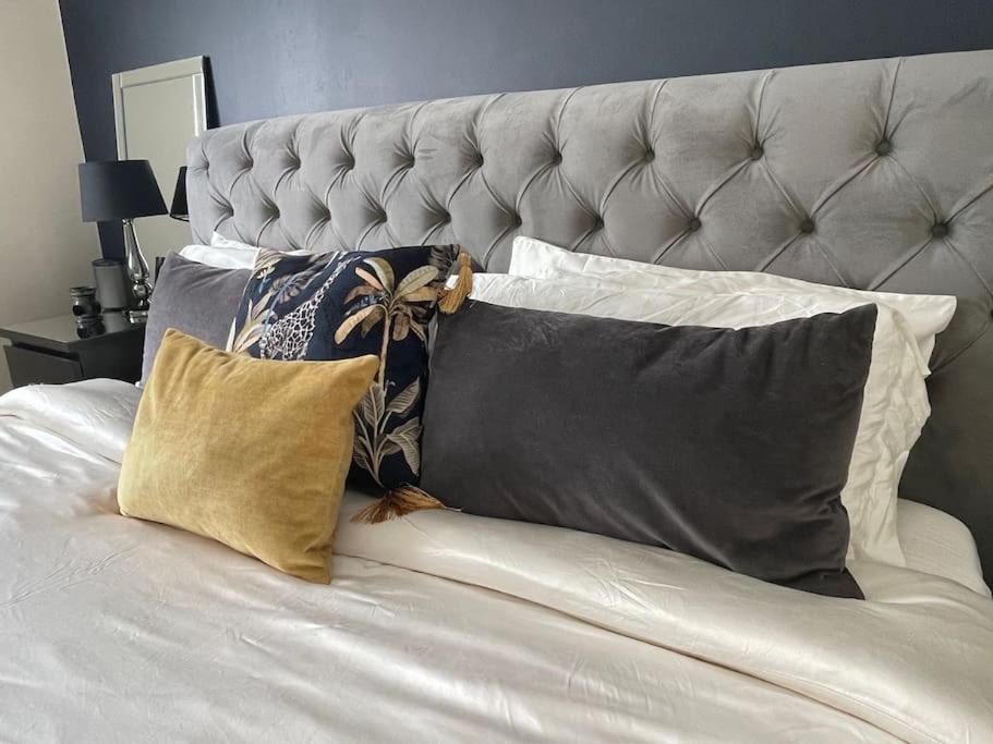 Luxury 4 Bed 2 Bath House With Garden Near Wimbledon * Londen