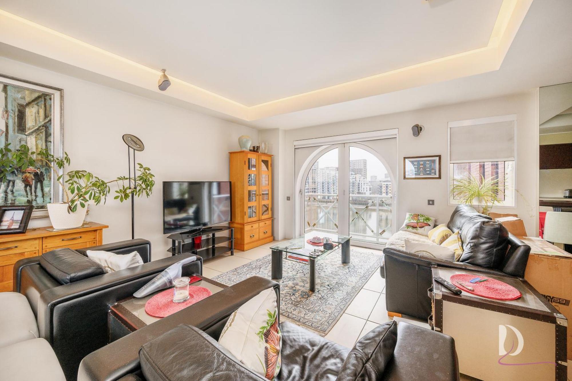 Beautiful 1 Bed On The River Lejlighed