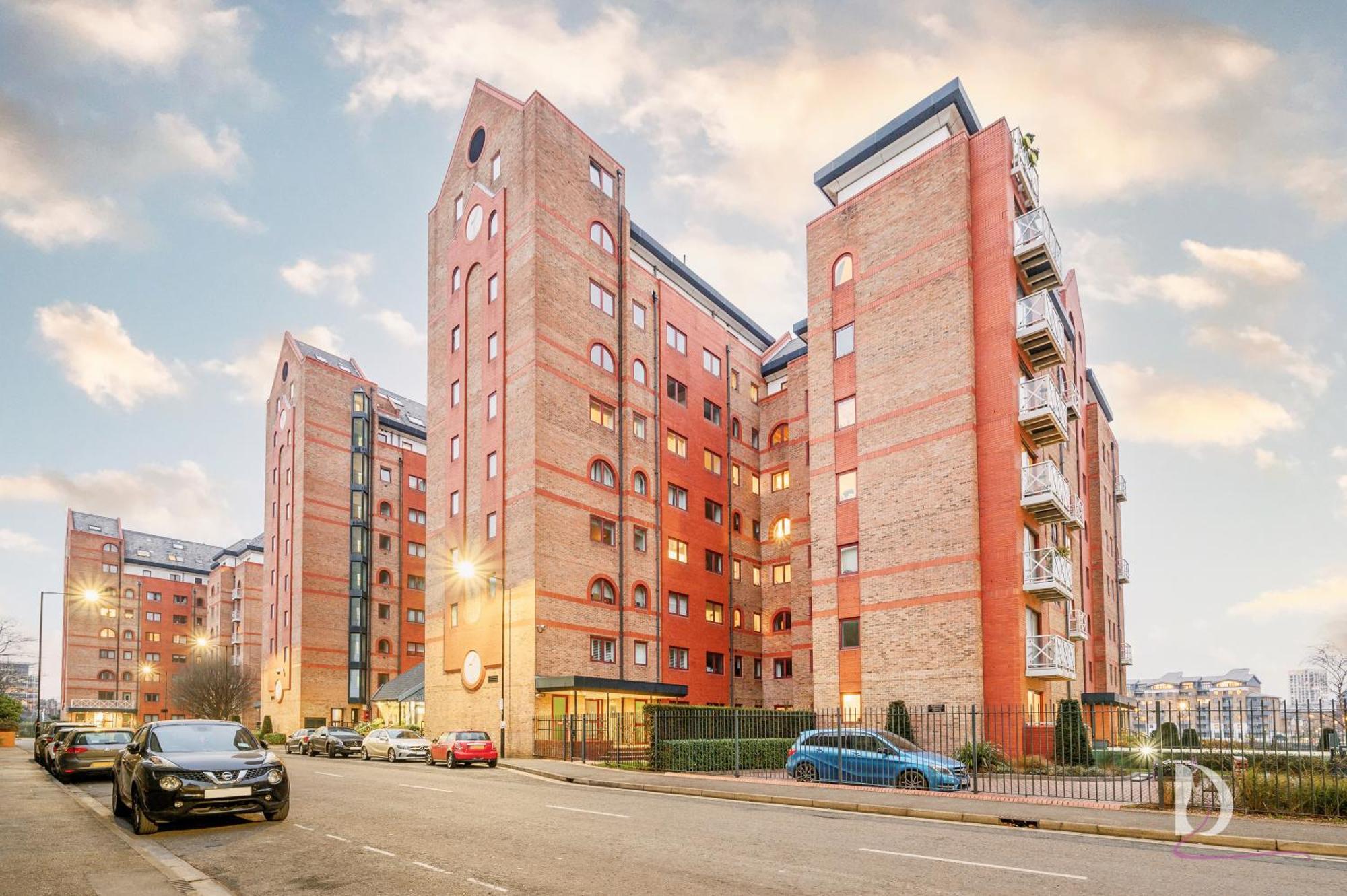 Beautiful 1 Bed On The River Lejlighed