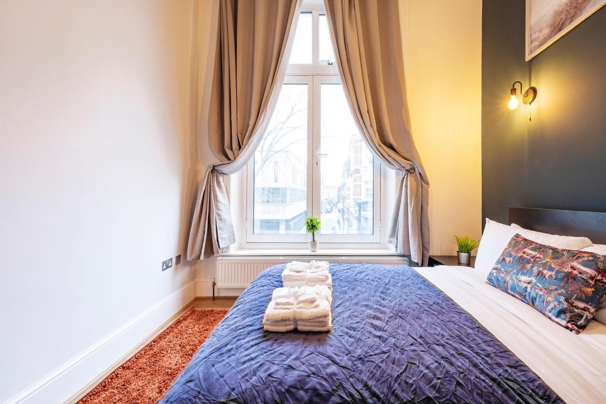 2 Bedroom In Center Of Apartment London