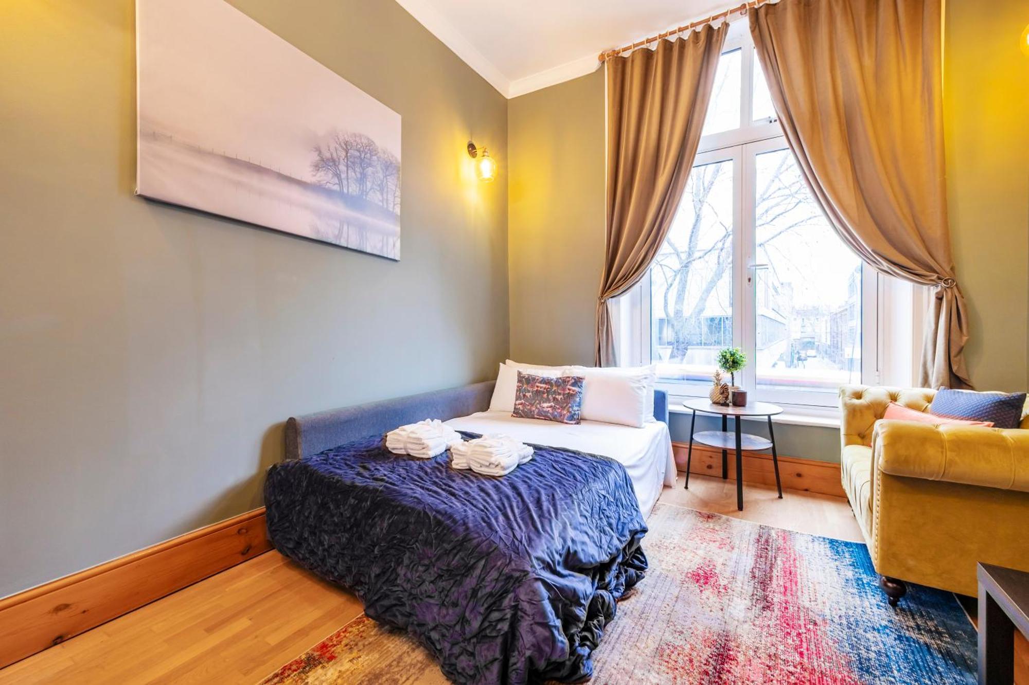 2 Bedroom In Center Of Apartment