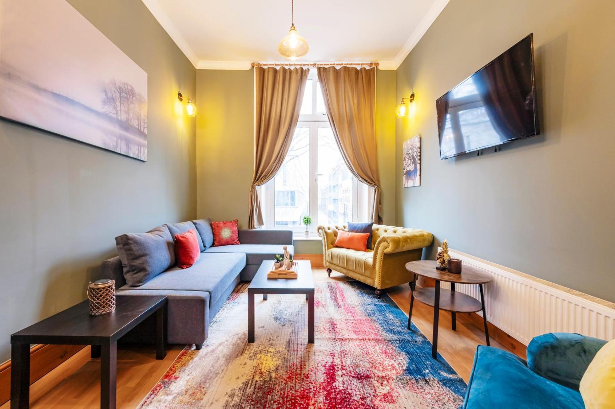 2 Bedroom In Center Of *