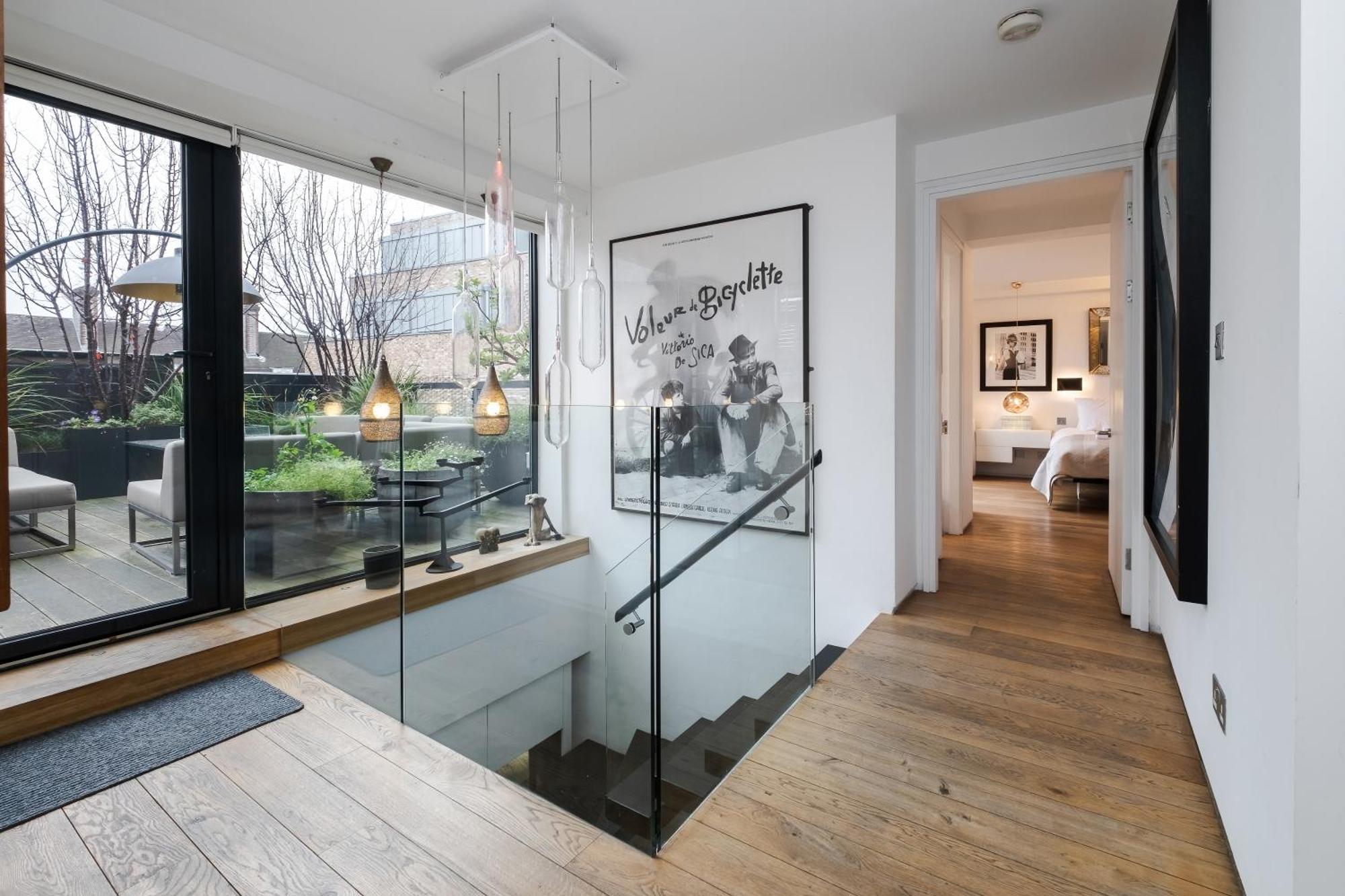 Stunning 3 Bedroom, 3 Bathroom Duplex With Terrace * Londra
