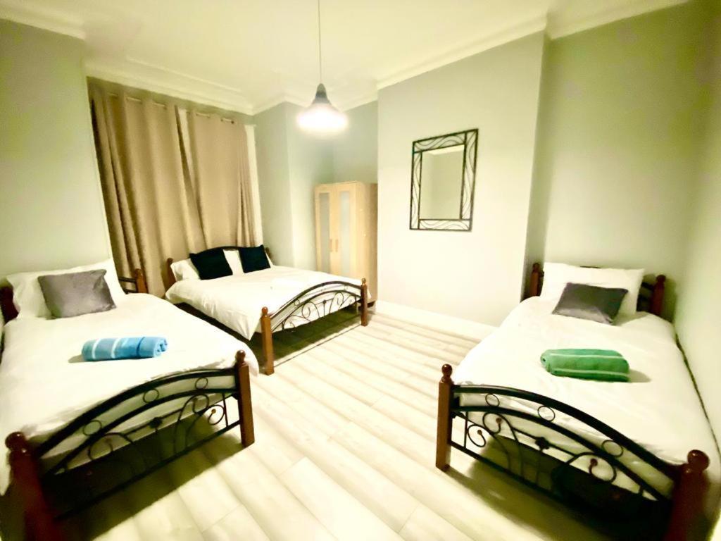 Appartamento One Bedroom Ground Floor In Londra