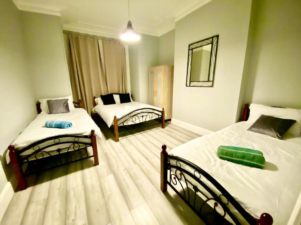 One Bedroom Ground Floor In * Londra