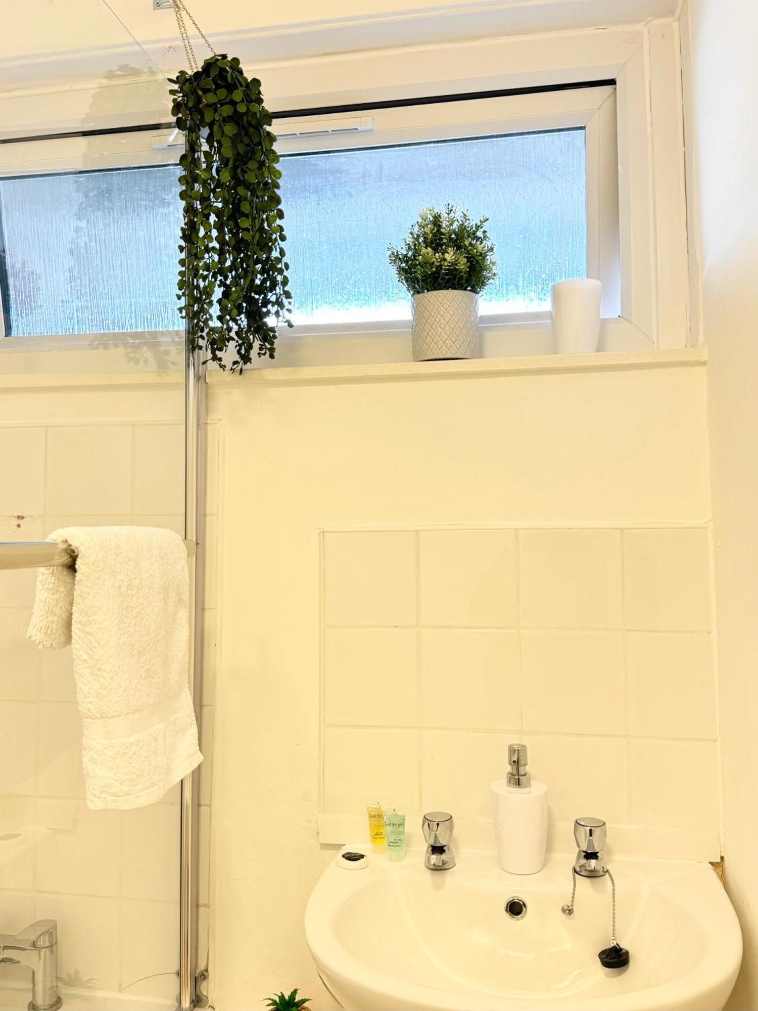 Stunning Apartment, Sleeps 4, London, 1 Bedroom, Zone 1, Kennington - Open For Business Stays, Long And Families Relocating Londra