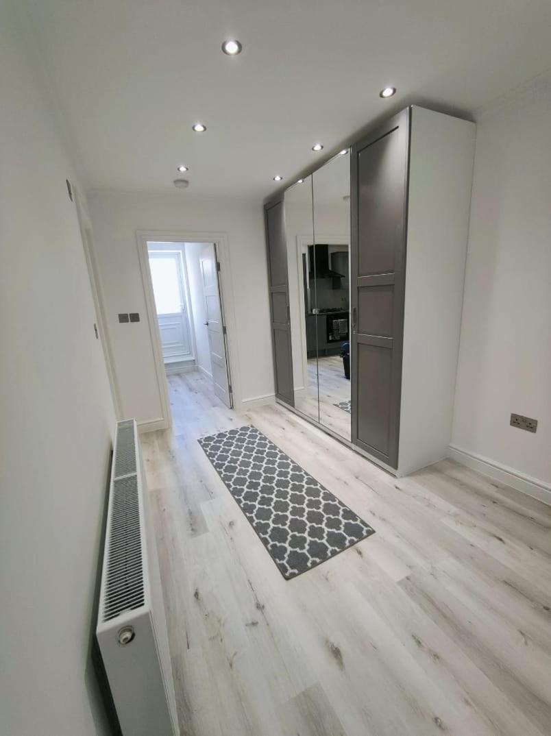 Flat 6 Crawford * London