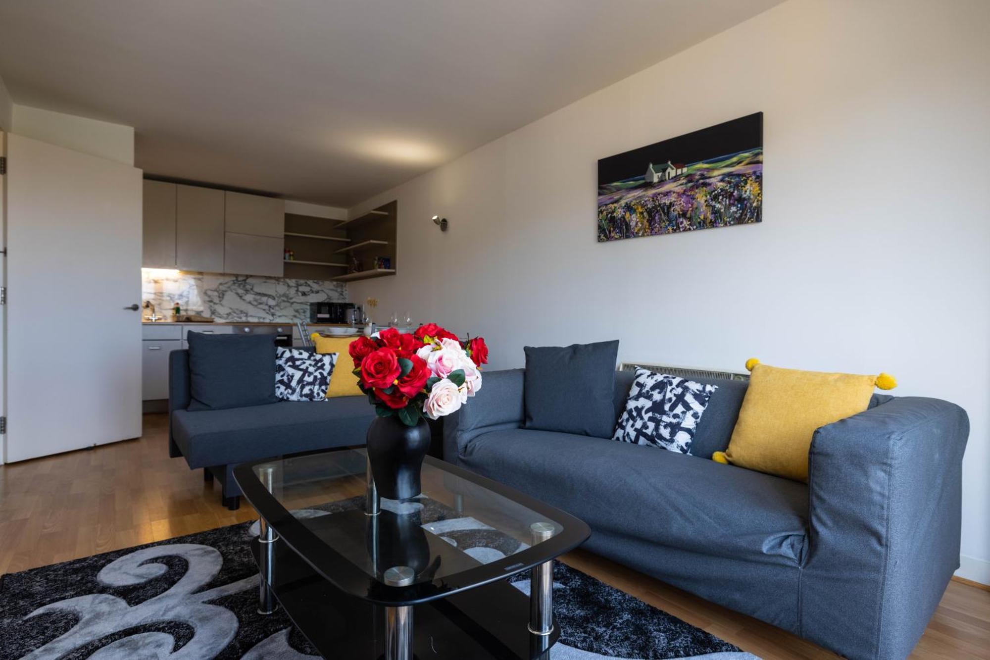 Apartment Beautiful And Spacious 2-bed In *