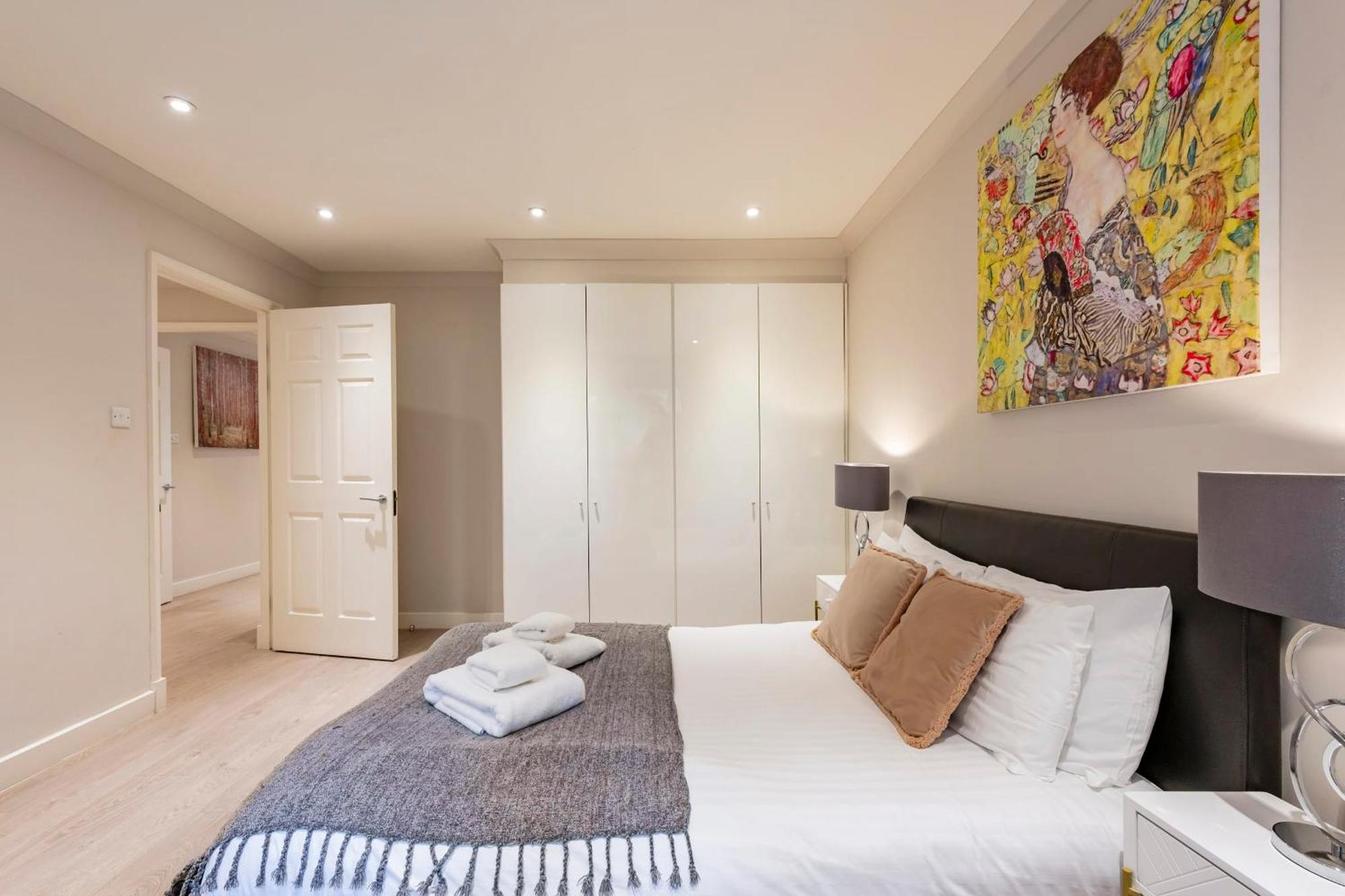 Beautiful 2-bed Flat-hosted By Sweetstay Apartment *