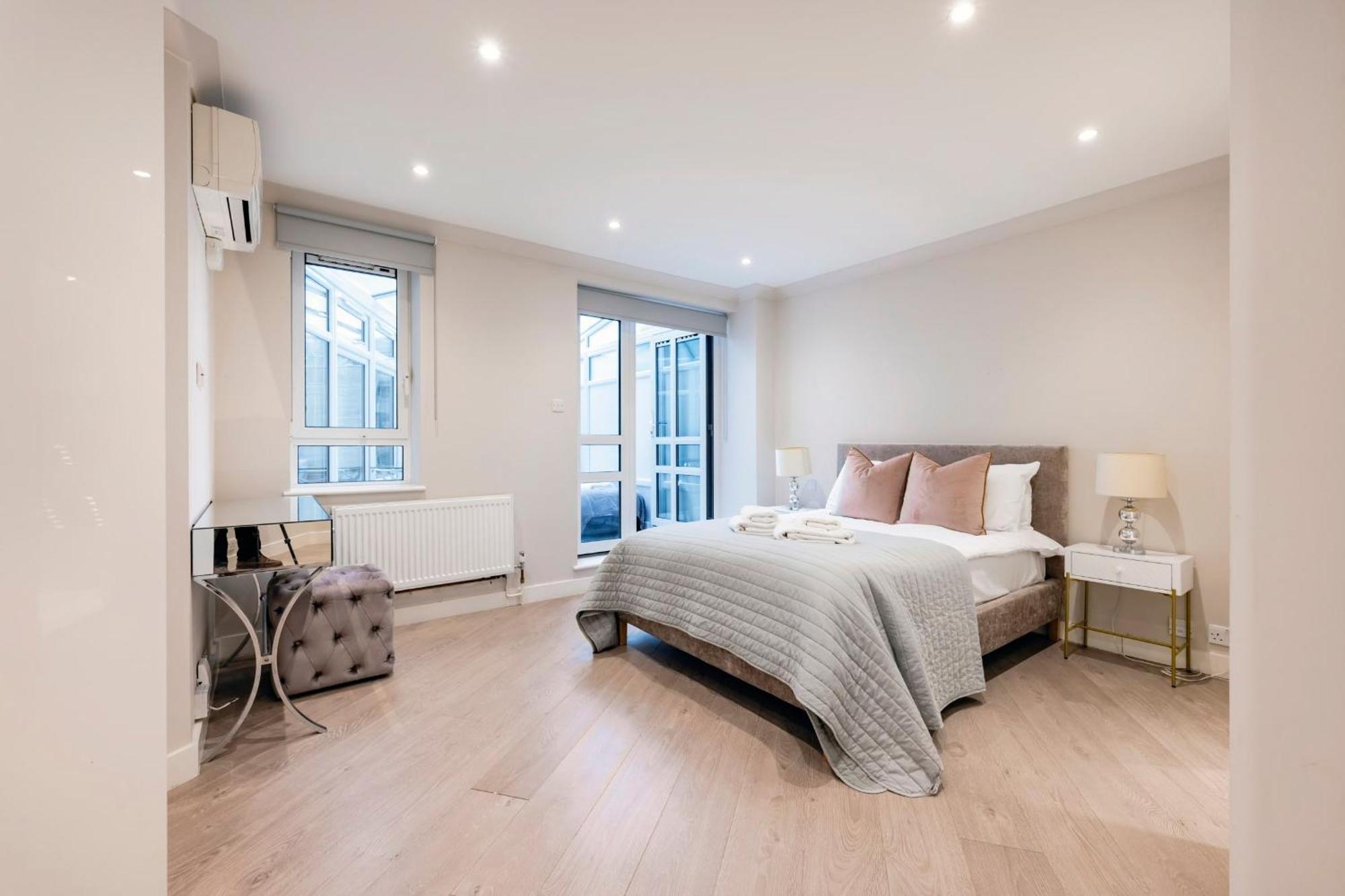 Stunning 2-bedroom-hosted By Sweetstay * London
