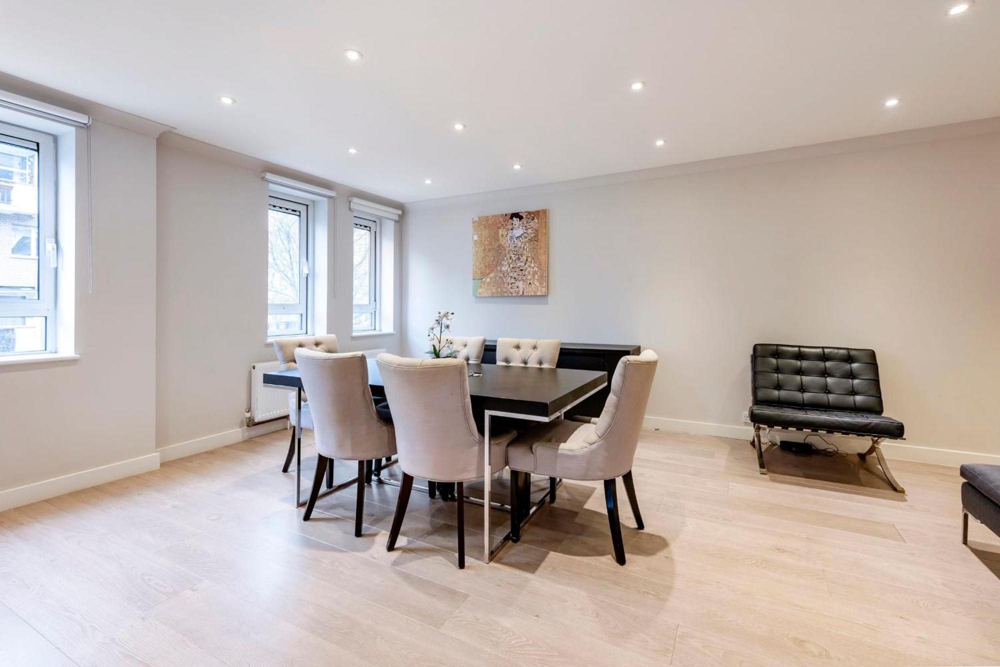 Stunning 2-bedroom-hosted By Sweetstay Lägenhet *