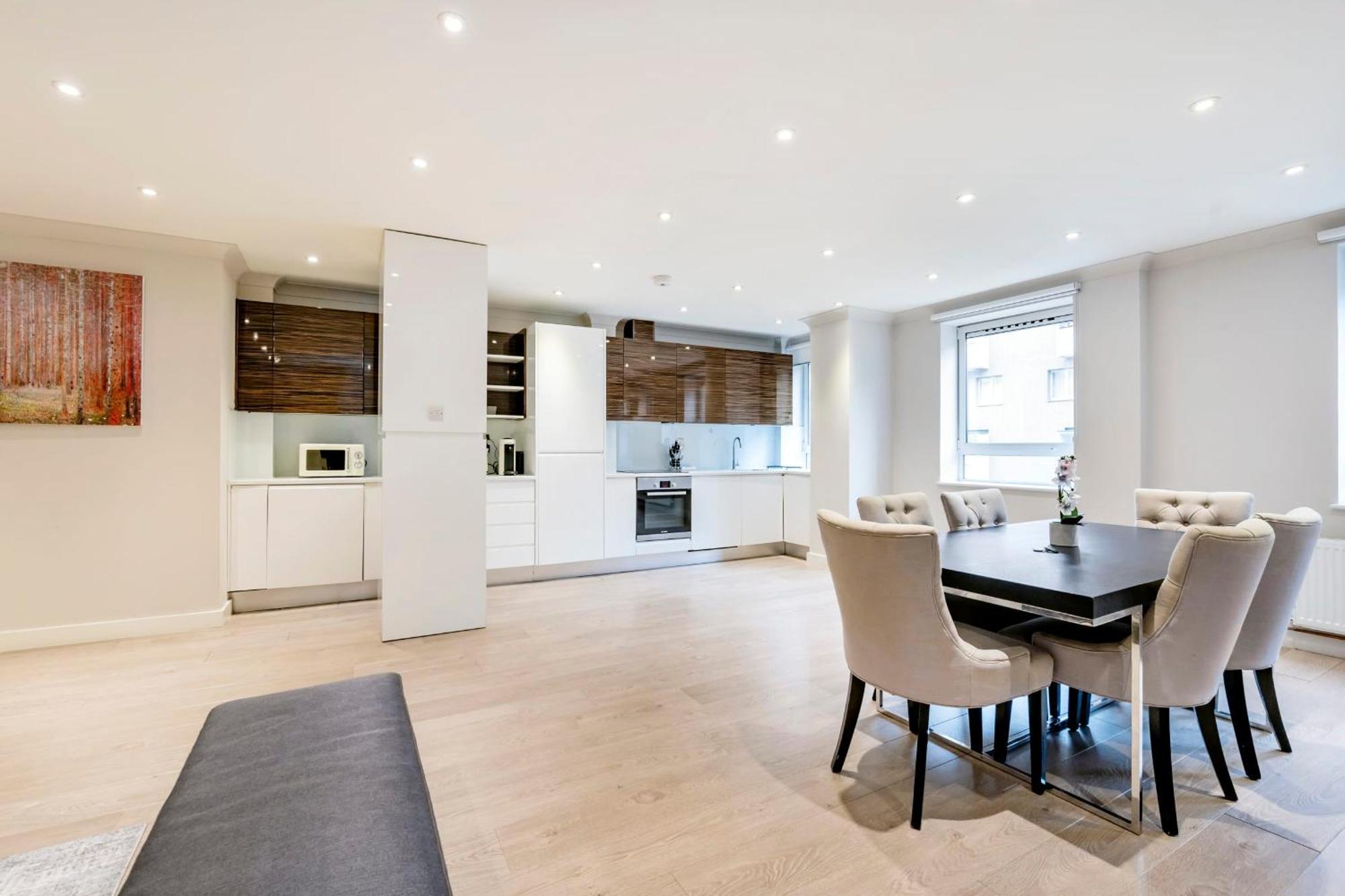Beautiful 2-bed Flat-hosted By Sweetstay Apartment