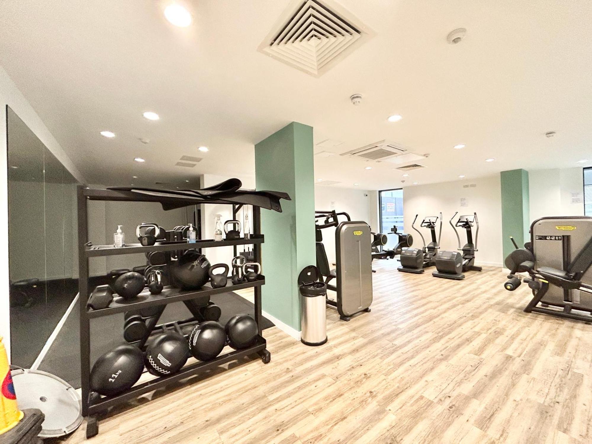 Canary Wharf, Sleeps 4, Fast Wifi, Gym, Prime Location Appartement Londen