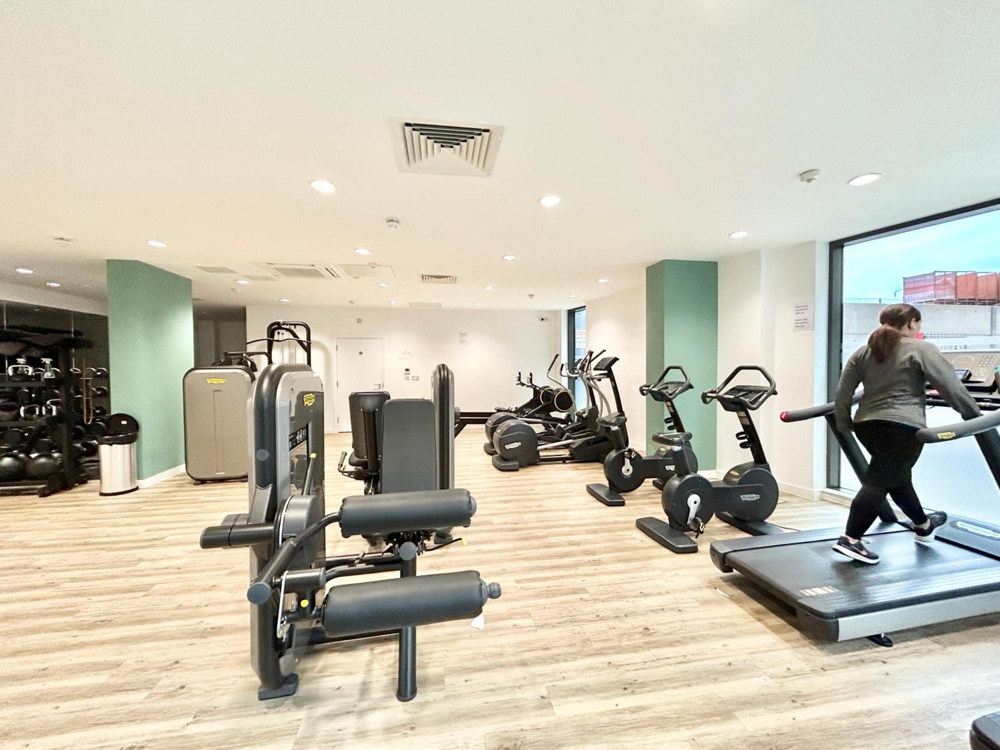 Canary Wharf, Sleeps 4, Fast Wifi, Gym, Prime Location Appartement Londen