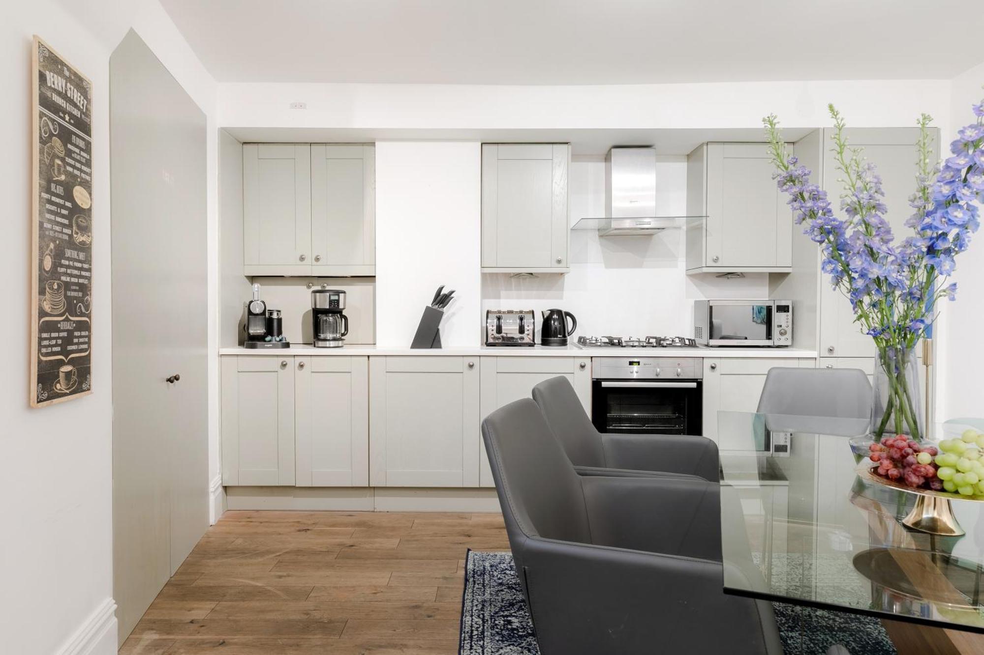 Rare Find Off Oxford St! Soho 5bed Design House For Xxl Groups * Londra