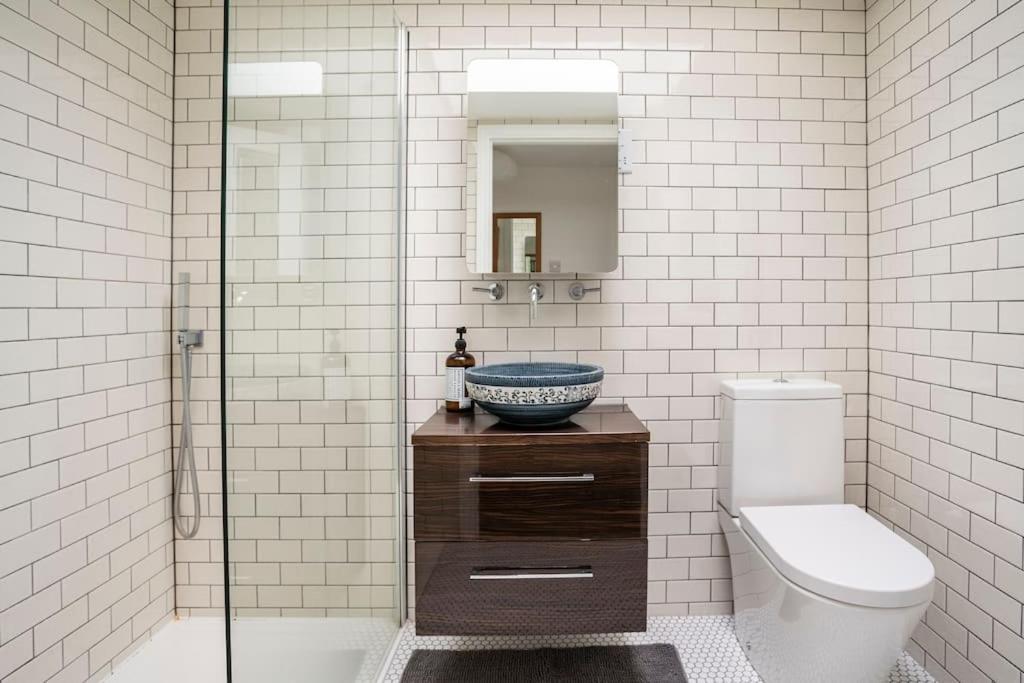 North East Loft Apartment. Stoke Newington. Londra
