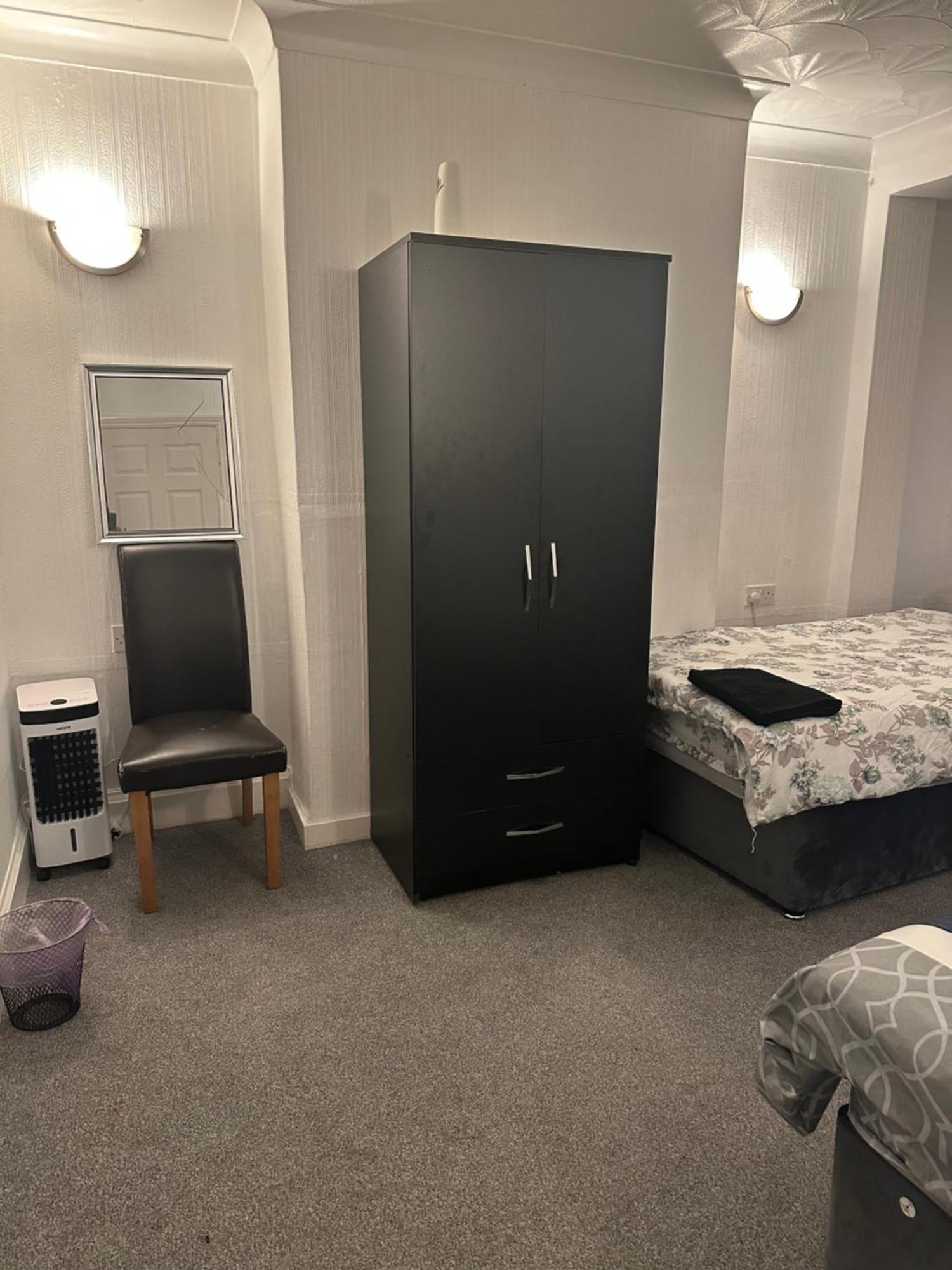 Gorgeous 5 Bedroom House Apartment
