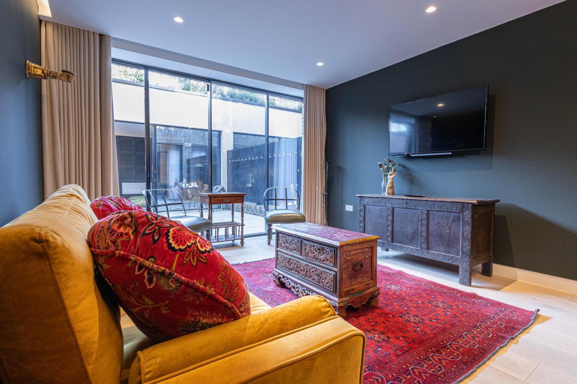 The Arches Luxurious Three Bedroom Close To Hampstead Heath With Garden Balcony And Courtyard * Londen